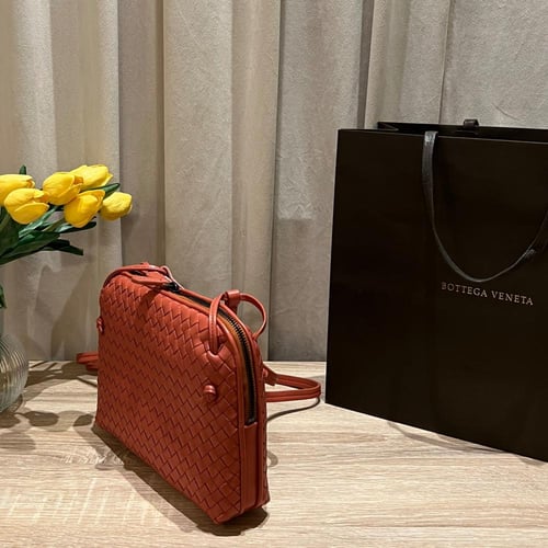 BOTTEGA VENETA ( CHINA RED )