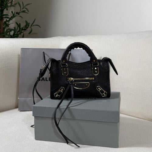 (20 cm )Balenciagao Classic City Bag NANO بالنسياق...
