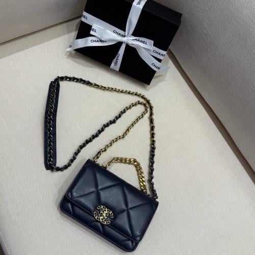 شانيل ناينتين مقاس(كحلي ) ( 21 cm ) NINETEEN CHANE...