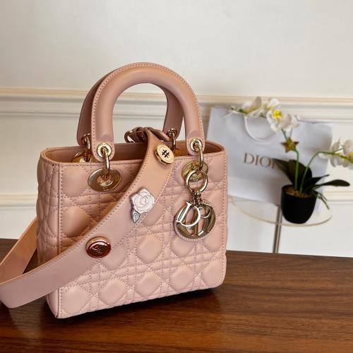 ‏LADY DIOR SMALL SIZE ( 20 CM ) ليدي ديور سمول مقا...