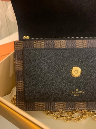 لويس فيتونا Louise Vuitton
