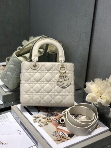 ليدي ديور الترامات مقاس 20 Lady Dior