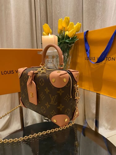 لويس فيتونا Louis Vuitton