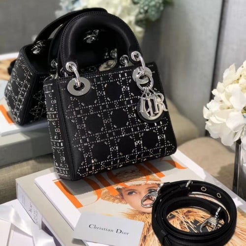 ليدي ديور Lady Dior