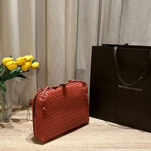 BOTTEGA VENETA ( CHINA RED )