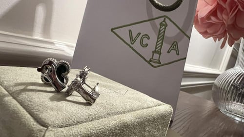 فان كليف فضي Van Cleef(إكسسوار مطلي )