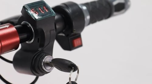 سكوتر الوحش 48v محرك الاسود 2000 واط 2025