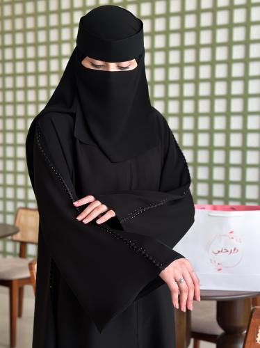 عبايه 109 مع نقاب وطرحه مجاناً