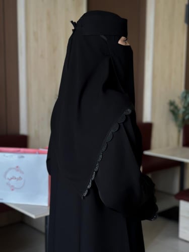 عبايه 111 مع نقاب وطرحه مجاناً