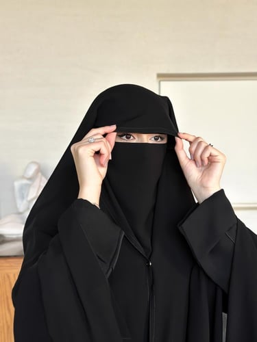 نقاب إمراتي طويل