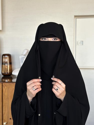 نقاب إمراتي طويل