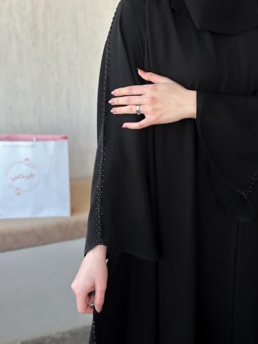 عبايه 109 مع نقاب وطرحه مجاناً