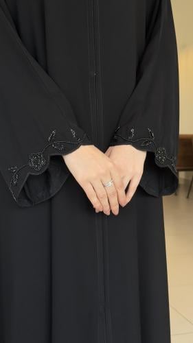 عبايه بأكمام تطريز + طرحه ونقاب مجانًا