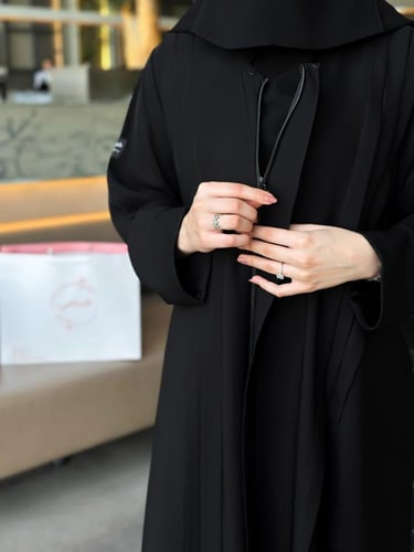 عبايه أصداف +نقاب وطرحه مجاناً