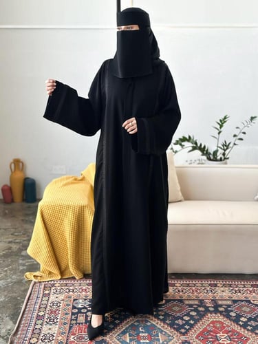 عبايه طرحتي +طرحه ونقاب مجاناً