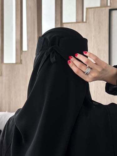 عدد 2 نقاب حرير قصير بربطه + عدد نقاب 2 حرير وسط ب...