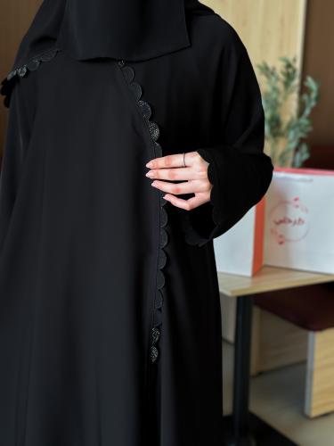 عبايه 111 مع نقاب وطرحه مجاناً