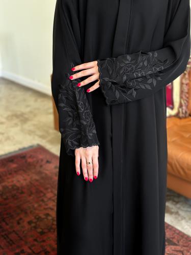 عبايه هيام +نقاب وطرحه مجاناً