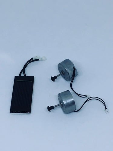 لعبة تعليمية بالطاقة الشمسية طائرة بمحركين 3