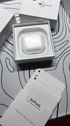 سماعة airpods 4