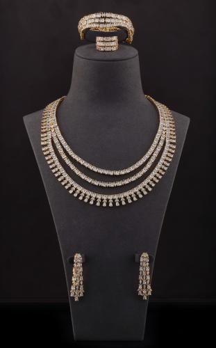 طقم اكسسوار مرصع بالزيركون