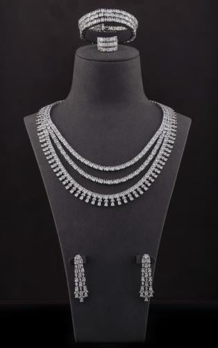 طقم اكسسوار مرصع بالزيركون