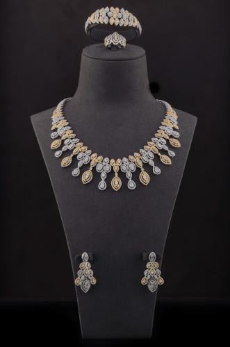 طقم اكسسوار مرصع بالزيركون