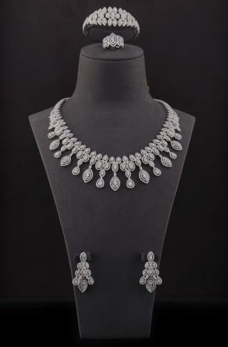 طقم اكسسوار مرصع بالزيركون