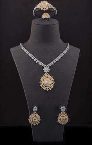 طقم اكسسوار فخم مرصع بالزيركون