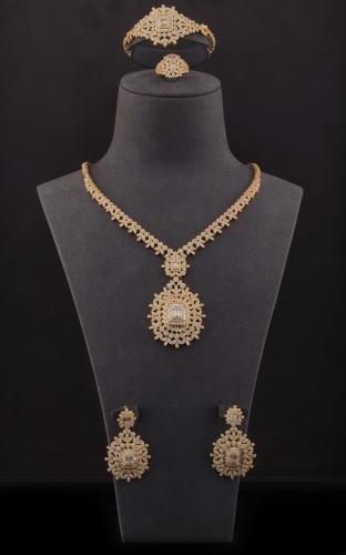 طقم اكسسوار فخم مرصع بالزيركون