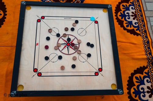 طاولة كيرم أرضية + بودرة كيرم +حبوب كيرم_Carrom ta...