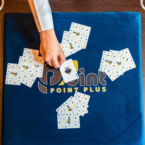 طاولة بلوت ارضية مربعة