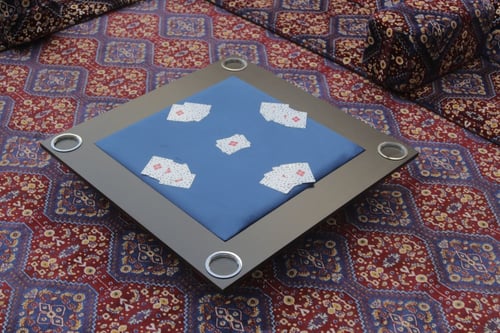 طاولة بلوت أرضية مع حامل أكواب أزرق_Ground Blot Ta...