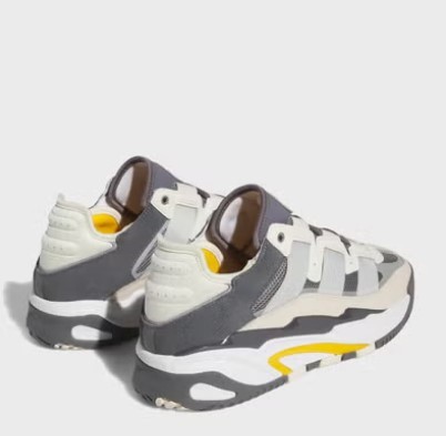 حذاء رياضي نيتبول للرجال من اديداس size-44 2/3 EU...