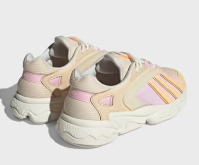 حذاء للنساء من اديداس size-37.1/3-EU
