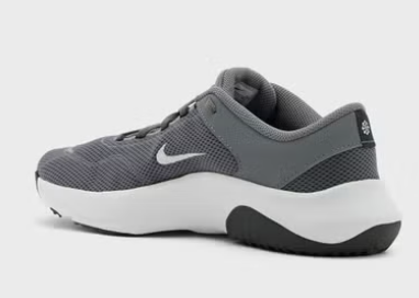 حذاء للرجال من نايك size-42-EU ..