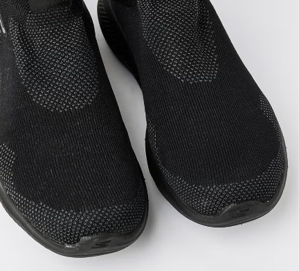 حذاء بدون رباط أسود من سكيتشر للرجال size-45-EU .....