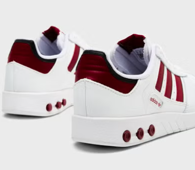 حذاء للنساء من اديداس size-42 2/3 EU ....