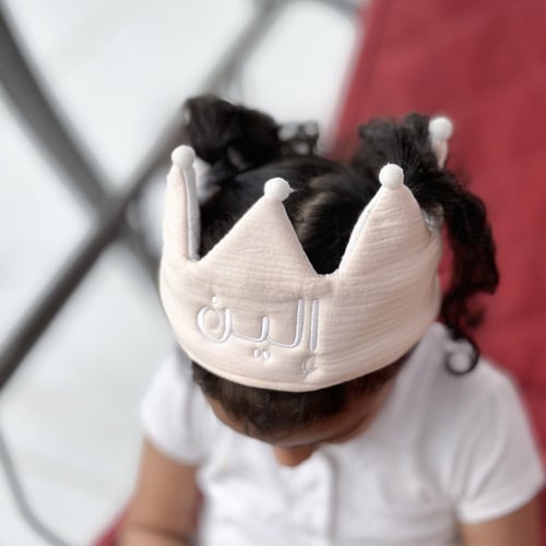 تاج قماشي مع تطريز