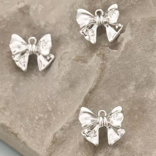 بروش بالأسم مع فيونكة