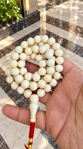 مستكة شبيه الكهرمان