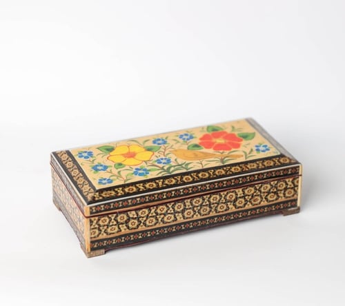 علبة من الخشب الطبيعي مُطعم بالصدف والنحاس + رسم ي...