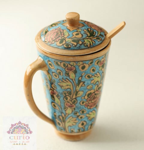 كوب كبير من الفخار للشاي والقهوة رسم يدوي