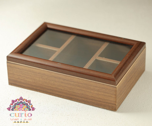 صندوق خشبي بغطاء زجاجي