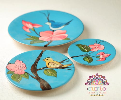 لوحة فنية على أطباق من الفخار