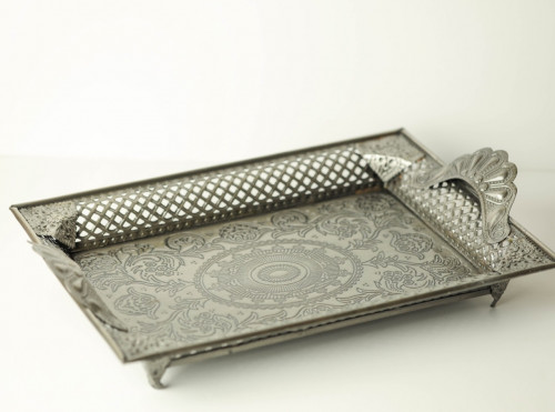 صينية تقديم معدنية