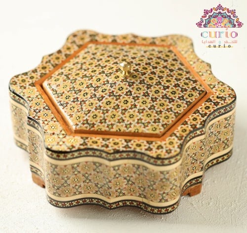 صندوق من الخشب الطبيعي مُطعم بالصدف والنحاس قطر 17...