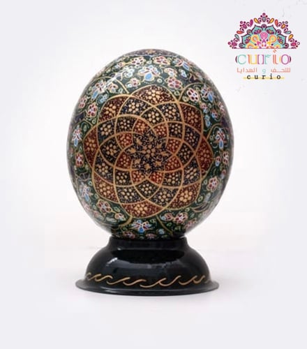 بيض نعام برسومات ونقوشات يدوية