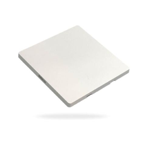 سَدّة بتصميم أنيق لتغطية الفراغات باللون الأبيض