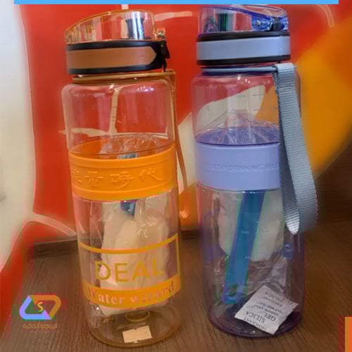رجاجة مياه مع ملعقة ومصفاه 1 لتر